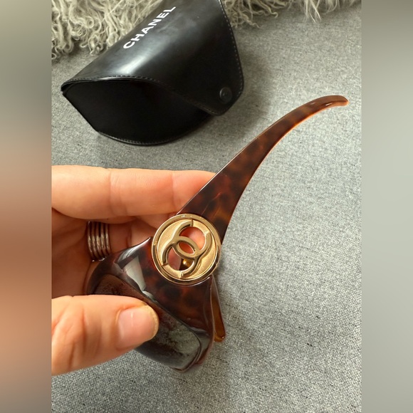 Chanel Vintage Classic Brown Sunglasses - Picture 3 of 11